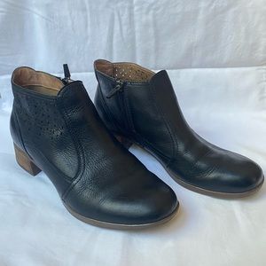 Dansko Liberty black leather booties, size 38